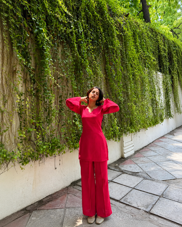 Women's Crimson Red Cotton Kurta Set with Straight Pants – Sweetheart Neck